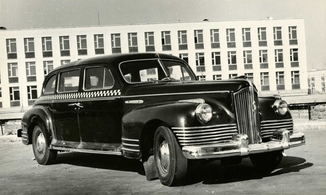Шесть фотографий автомобилей ГАЗ-М1, ЗИС-101, ЗИС-110. [Середина 1970-х гг.].
